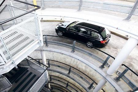 BMW 528i Touring, Kurvenfahrt