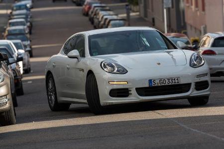 Porsche Panamera S E-Hybrid, Frontansicht, Einparken