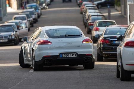 Porsche Panamera S E-Hybrid, Heckansicht, Einparken