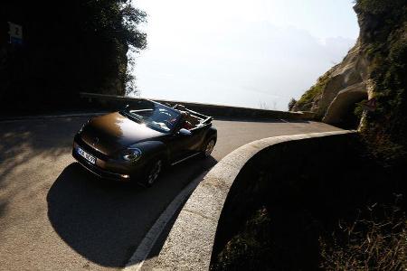 VW Beetle Cabrio 2.0 TDI, Frontansicht, Kurvenfahrt