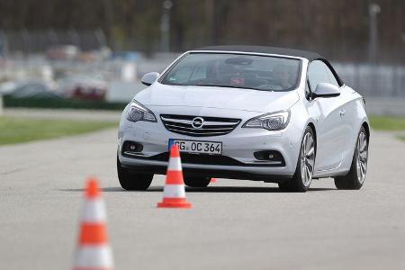 Opel Cascada 1.6 Turbo SIDI Turbo, Frontansicht, Slalom