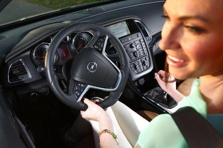 Opel Cascada 1.6 Turbo SIDI Turbo, Cockpit, Lenkrad