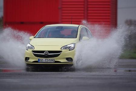 Opel Corsa 1.3 CDTI, Frontansicht, Wasserdurchfahrt