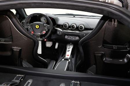 Ferrari F12 Berlinetta, Cockpit