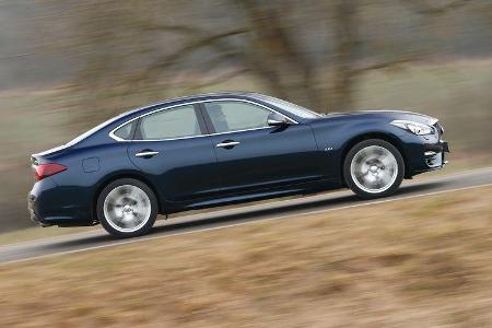 Infiniti Q70 2.2 D Sport, Seitenansicht