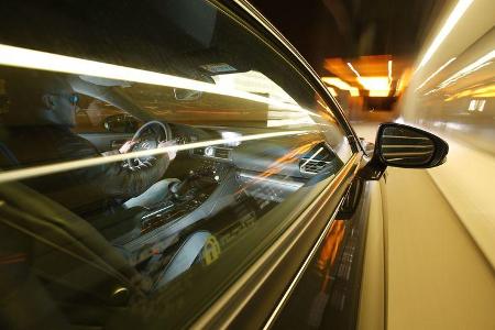 Lexus RC F Advantage, Seitenführung