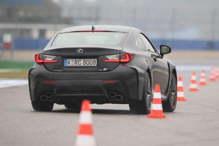 Lexus RC F Advantage, Heckansicht, Slalom