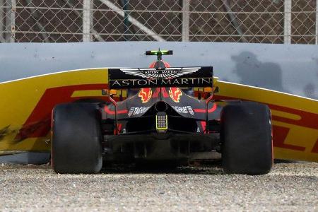 In Bahrain war Max Verstappen der Auslöser für die Paparazzi-Bilder. Die Umstände seines Unfalls im Qualifying sind immer no...