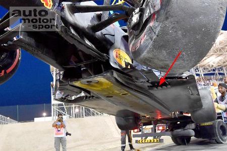 Von unten wird sichtbar, wie zerklüftet der RB14-Unterboden mit seinen vielen Leitblechen ist. Es sind viele interessante De...