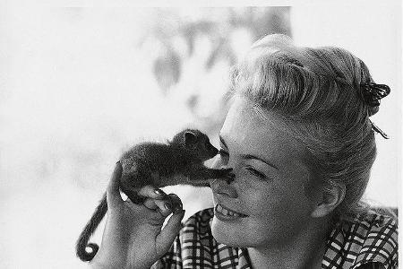 ... statt Expeditionskleidung waren Kleider, Röcke und Anzüge im Gepäck.