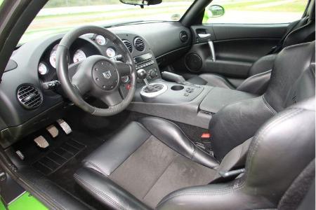 Die immer noch vorhandene Kunststoffwüste hält keine faszinierenden Reize parat - bis auf die eng umschlingenden Sitze wohlg...