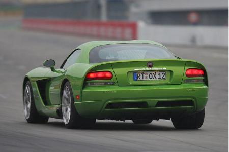 Weil der erste Gang des überarbeiteten, aber nach wie vor knorrig zu bedienenden Getriebes lediglich bis 96 km/h ist ein Gan...