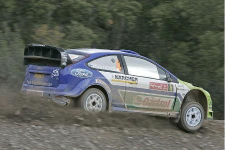 ... doch dann kassierten alle Teilnehmer in aktuellen Ford Focus fünf Minuten Zeitstrafe wegen zu dünner Seitenscheiben.