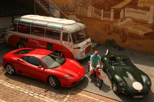 Lichter umringt von seiner mobilen Artenvielfalt.