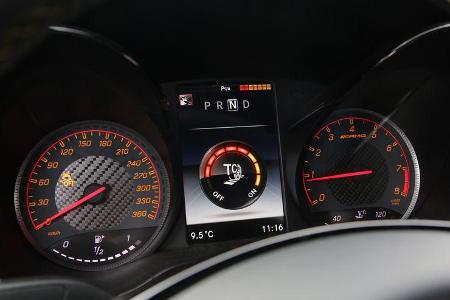 Mercedes-AMG GT R, Rundinstrumente