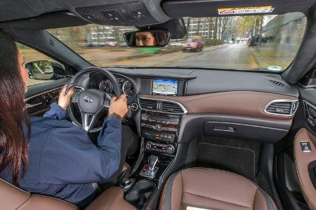 Infiniti QX30 2.2d, Cockpit, Fahrersicht
