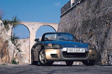 1999 präsentiert Honda den Nachfolger: Der S2000 besitzt ebenfalls einen hochdrehenden Vierzylinder.