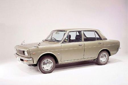 Mit dem 1300 steigt Honda in die nächsthöhere Klasse auf. Ihn gibt es als viertürige Limousine und ...