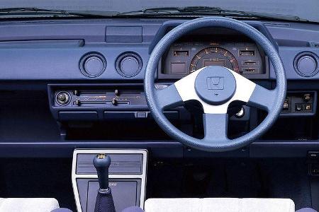 ... von nur 725 kilogramm waren durchaus sportliche Fahrleistungen gegeben.