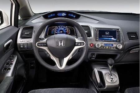 ... modern gezeichnetem Armaturenbrett.