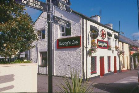 Bilderbuch-Kneipe: Die Pubs in Donegal sind immer einen Stopp wert.