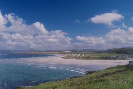 Der weite Sandstrand bei Naran ist die andere Seite der irischen Küste.