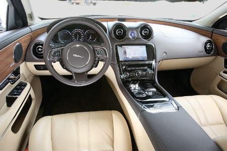 Jaguar XJ, Cockpit