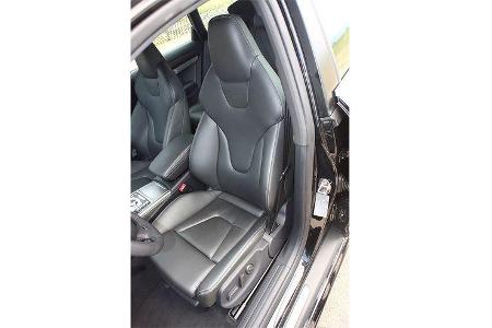 Die Sitze geben ausreichend Seitenhalt.