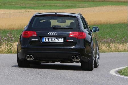 Die Modifikationen am Fahrwerk helfen der Agilität von über 2,1 Tonnen etwas auf die Sprünge ...