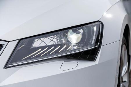 Skoda Superb 2.0 TSI 4x4 Scheinwerfer