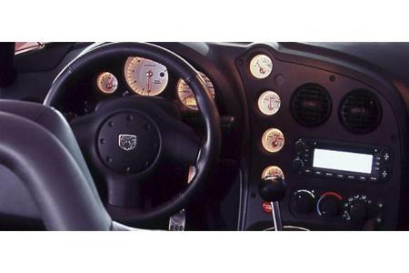 Das etwas beengt wirkende, jedoch ergonomisch anspruchsvoll gestaltete und von Gimmicks verschonte ...