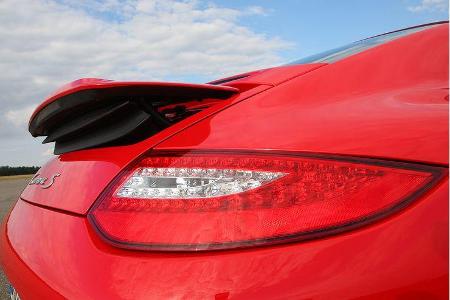 Die neuen, nach außen hin schlanker auslaufenden, bauchigeren Heckleuchten sind neuerdings auch in LED-Technik ausgeführt.