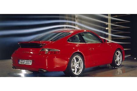 Die aerodynamische Balance des 911 Carrerawurde weiter optimiert. Die Auftriebswertean den Achsen sind durchweg gering.