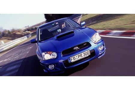 Völlig flach und tiefer gelegt: Unter der Motorhaube befindet sich ein drehfreudigerZweiliter-Boxer mit Turboaufladungund va...