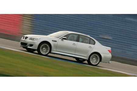 Gemessen an seinem Vorgänger mit V8-Motor offenbart der neue M5 ein deutlich gesteigertes Fahrdynamik-Potenzial. In Hockenhe...