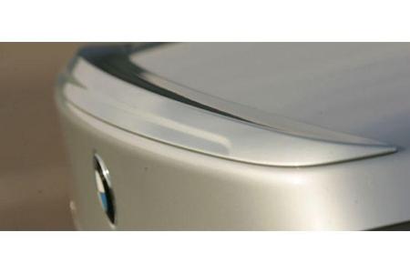 Der Heckspoiler am Ende des Kofferraumdeckels wirkt ein wenig aufgesetzt - zeigt aber Wirkung.