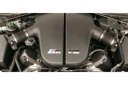 Nicht viel zu sehen und anfangs auch nicht viel zu hören: Der sehr kultiviert arbeitende 90-Grad-V10 wird erst im oberen Dre...