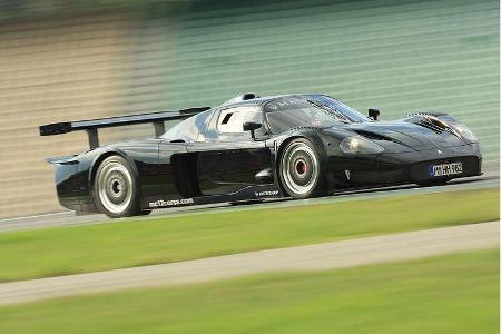 Seine enorme Länge verdankt der MC12 dem Motorsport: viel Fläche gleich viel Abtrieb