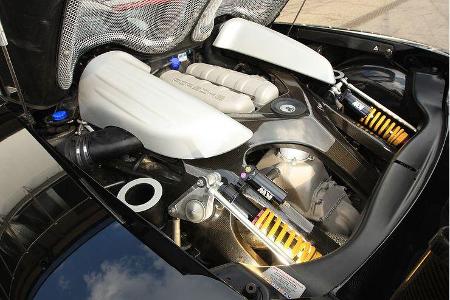Das V10-Motorarrangement aus dem Carrera GT-R wurde von einem reinrassigen Le Mans-Triebwerk abgeleitet, benimmt sich aber m...