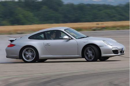 Während im Sportmodus die Dämpfung die Zügel dann radikal stramm zieht.