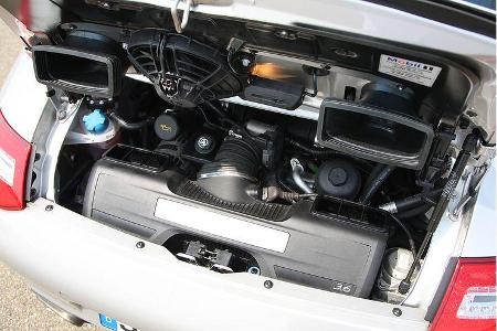 Der 3,6-Liter-Boxer hält sich akustisch zurück und braucht Drehzahlen.