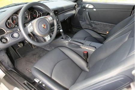 Die Volllederausstattung empfiehlt sich als sinnvolles Element fürs Ambiente.