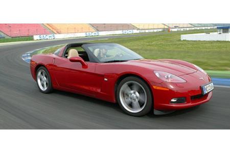 Markenzeichen des Corvette-Fahrwerks sind noch immer die querliegenden Blattfedern anstelle üblicher Schraubenfedern. Für ei...