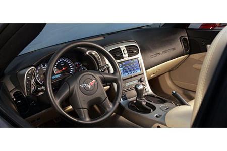 Das Lenkrad ist insgesamt etwas groß geraten, die Schaltung unnötig schwergängig