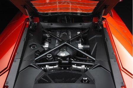 Lamborghini Aventador LP 700-4, Motor