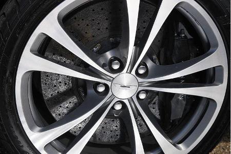 Aston Martin V12 Vantage