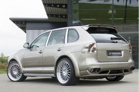 Das Heck prägen vier Rückleuchten und vier Auspuffendrohre.