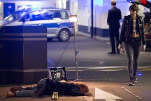 "Tatort: Wir - Ihr - Sie": In einem Parkhaus sieht Kommissarin Rubin (Meret Becker) die Leiche von Katharina Werner.