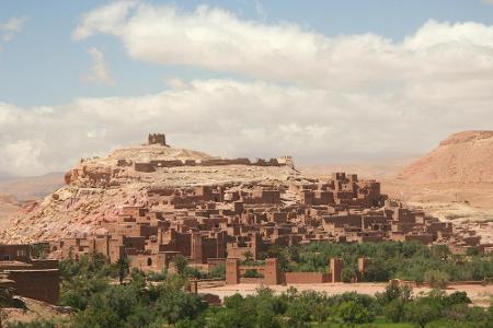 Emilia Clarke, die Drachenmutter Daenerys spielt, drehte bisher vor allem in Marokko. Die UNESCO Weltkulturerbestätte Aït Be...