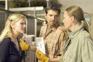 "Tatort: Der Frauenflüsterer": Die Witwe Doris Röttger (Anna Loos, l.) ist sicher, dass Markus Hoffschulte (Kai Wiesinger) a...